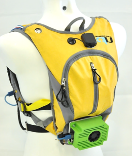 Via multimodal interfaces, the backpack can warn its users when they leave the safe path, e.g. through vibration. Pic: FAU