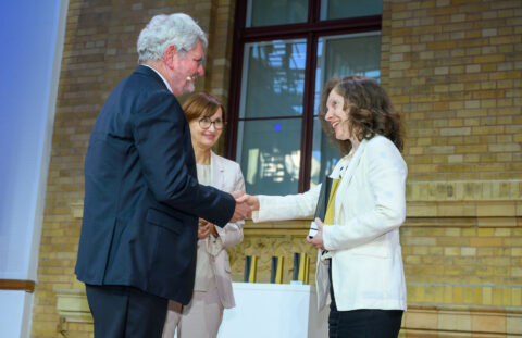 Humboldt professor Michaela Mahlberg receives award for his Humboldt professorship. Bild: Humboldt-Stiftung/David Ausserhofer